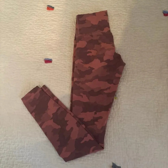 lululemon pink camo leggings 6 - Picture 1 of 6